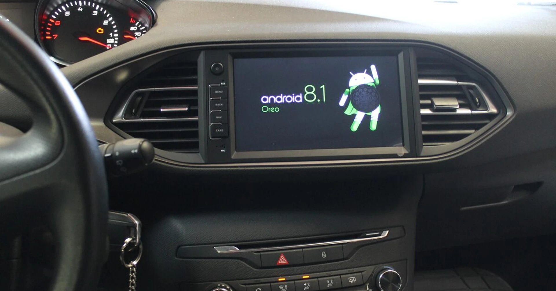 Peugeot 308 2018 : autoradio GPS Android 8.1 et CarPlay
