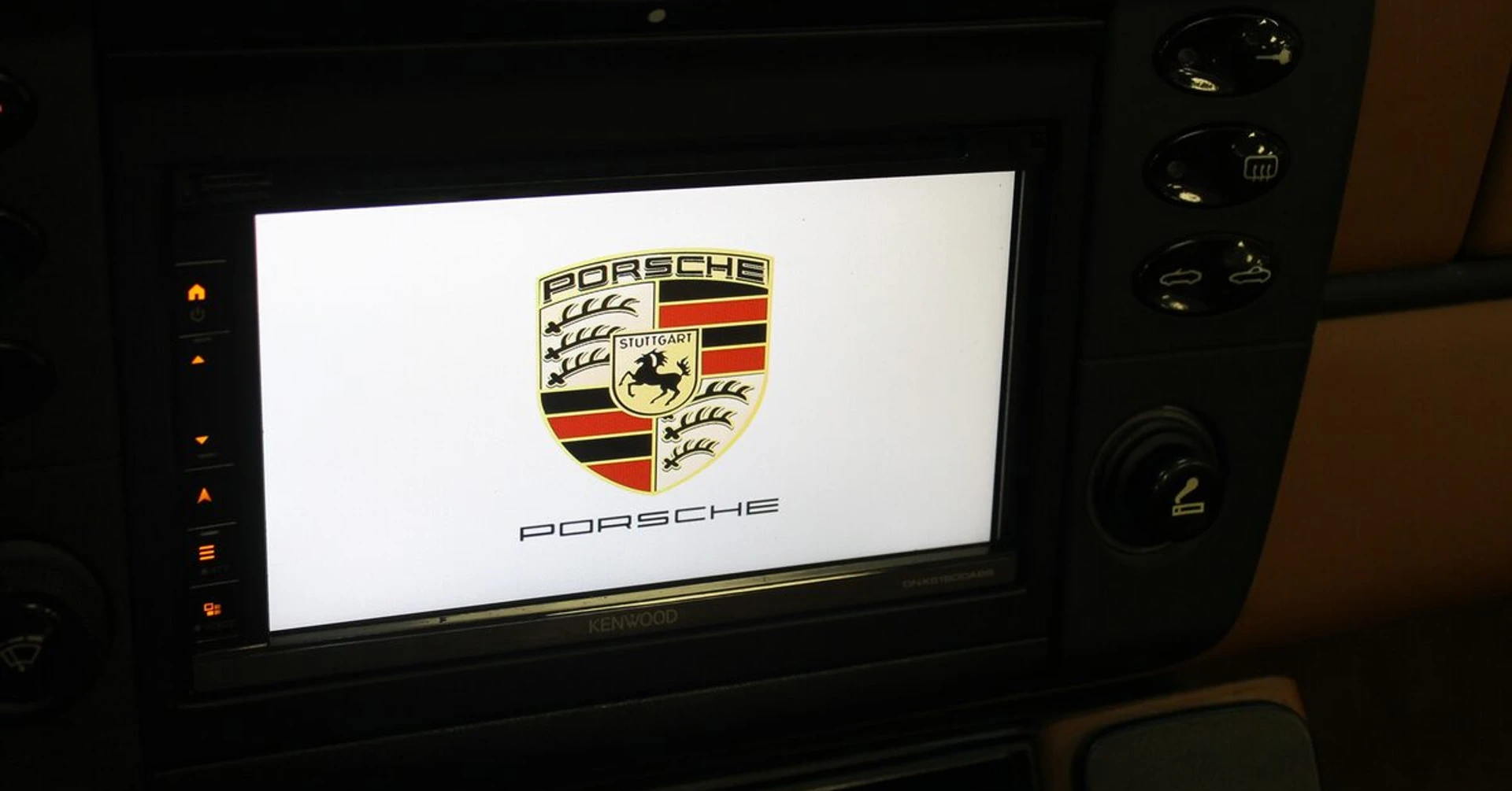 Porsche 996 phase 2 : Kenwood CarPlay et caméra de recul