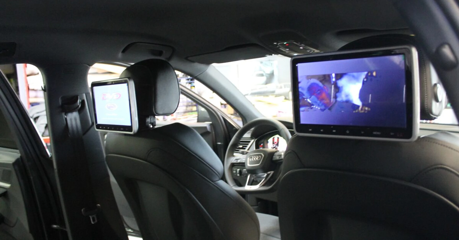Audi Q5 : écrans DVD aux appuie-têtes et casques sans fil