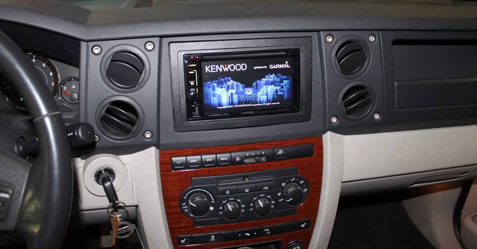 Jeep Commander : autoradio GPS Kenwood et Apple CarPlay