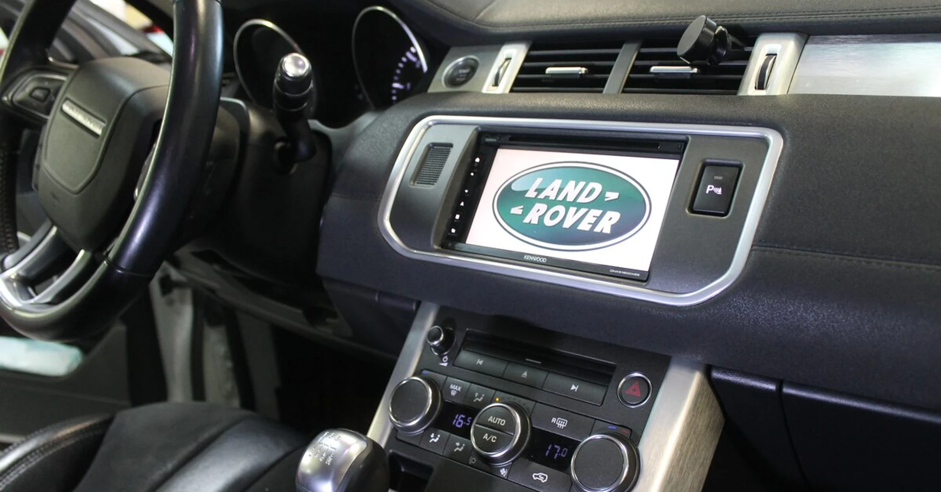 Range Rover Evoque : Kenwood DNX5180DAB et écrans DVD