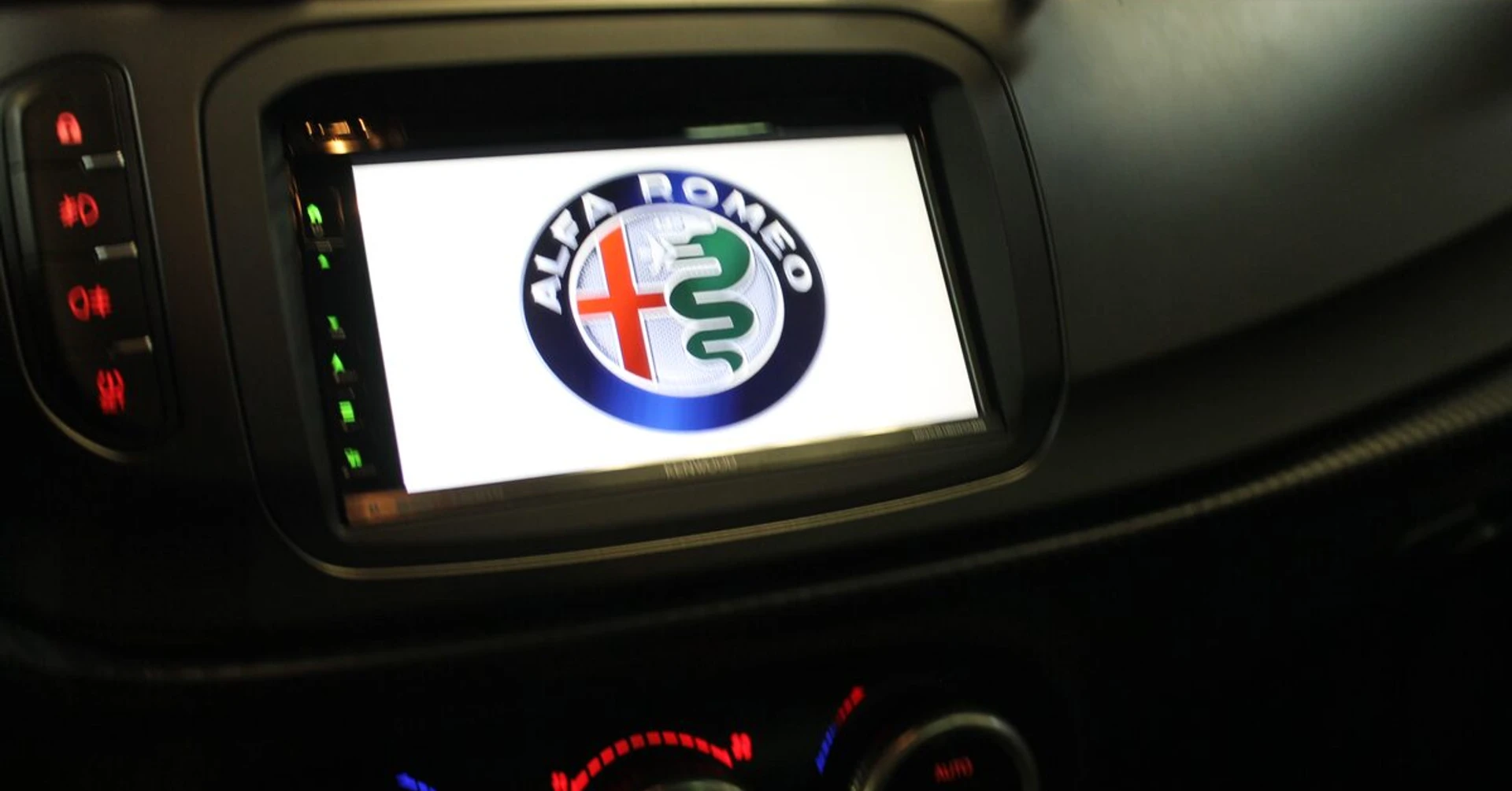 Alfa Romeo Giulietta : Kenwood DNX5190DAB et CarPlay