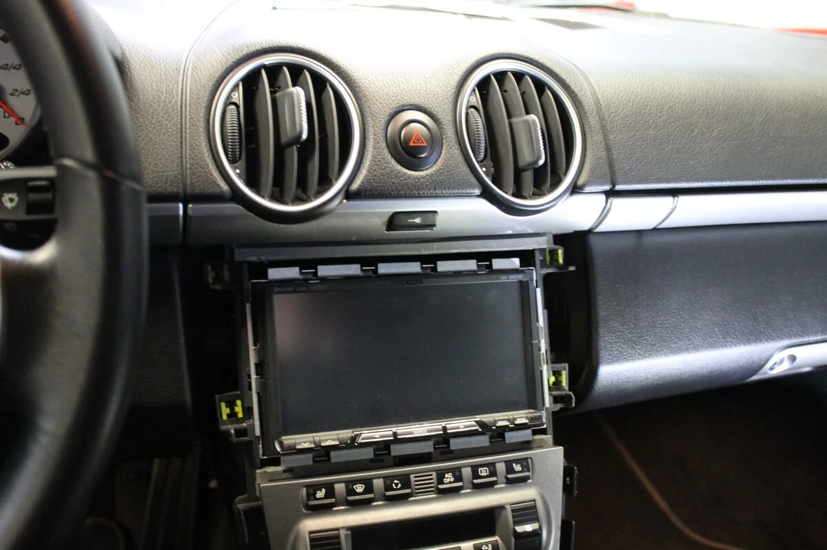 Porsche Boxster S : autoradio GPS Alpine avec navigation Europe et radars