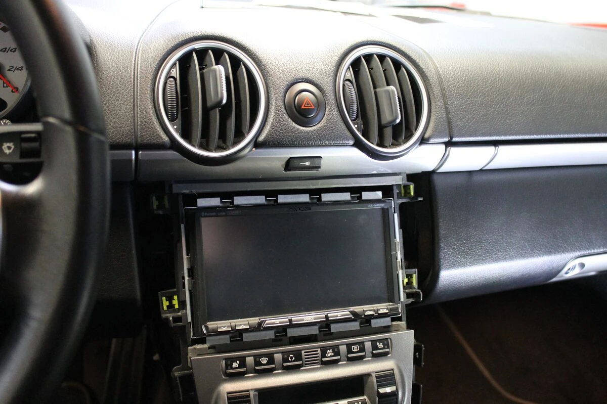 Porsche Boxster S : autoradio GPS Alpine avec navigation Europe et radars