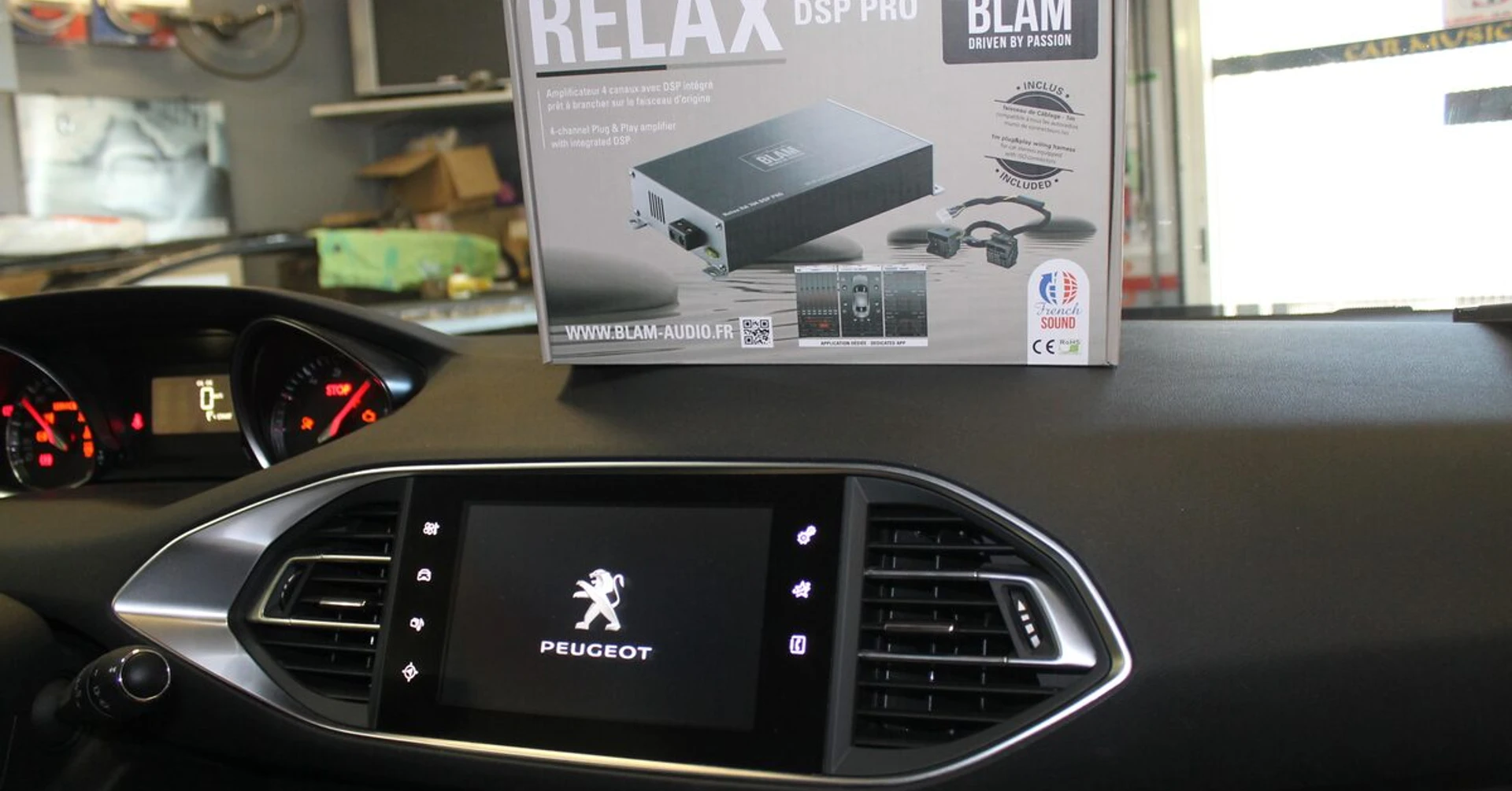 Peugeot 308 : ampli BLAM RA 704 DSP Pro et caisson Eton