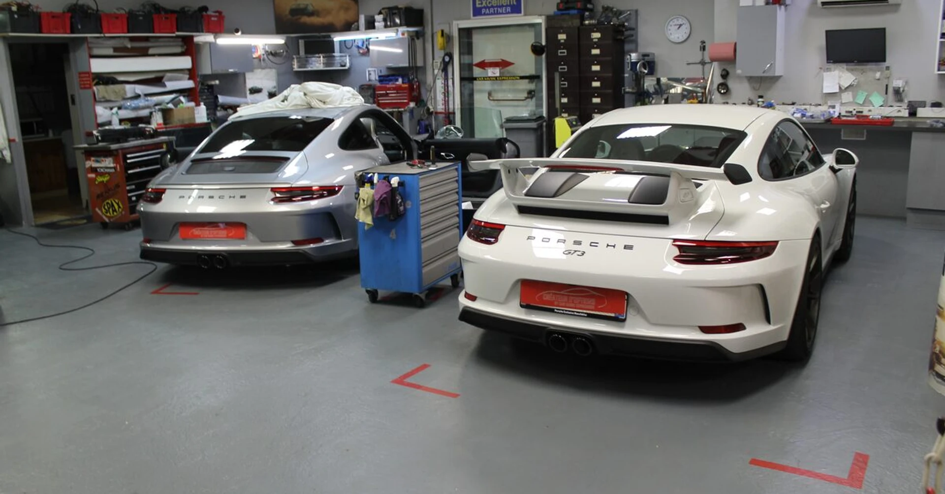 Porsche 911 GT3 2020 : caisson Bose sur mesure et ampli ESX