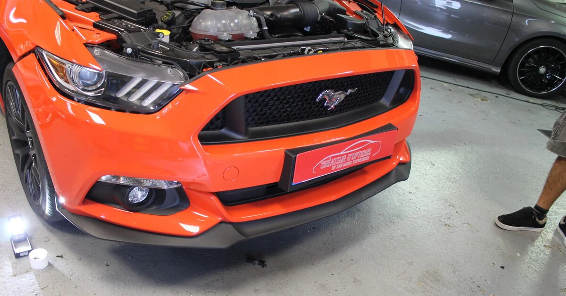 Ford Mustang 2017 : remplacement d'un phare avant LED