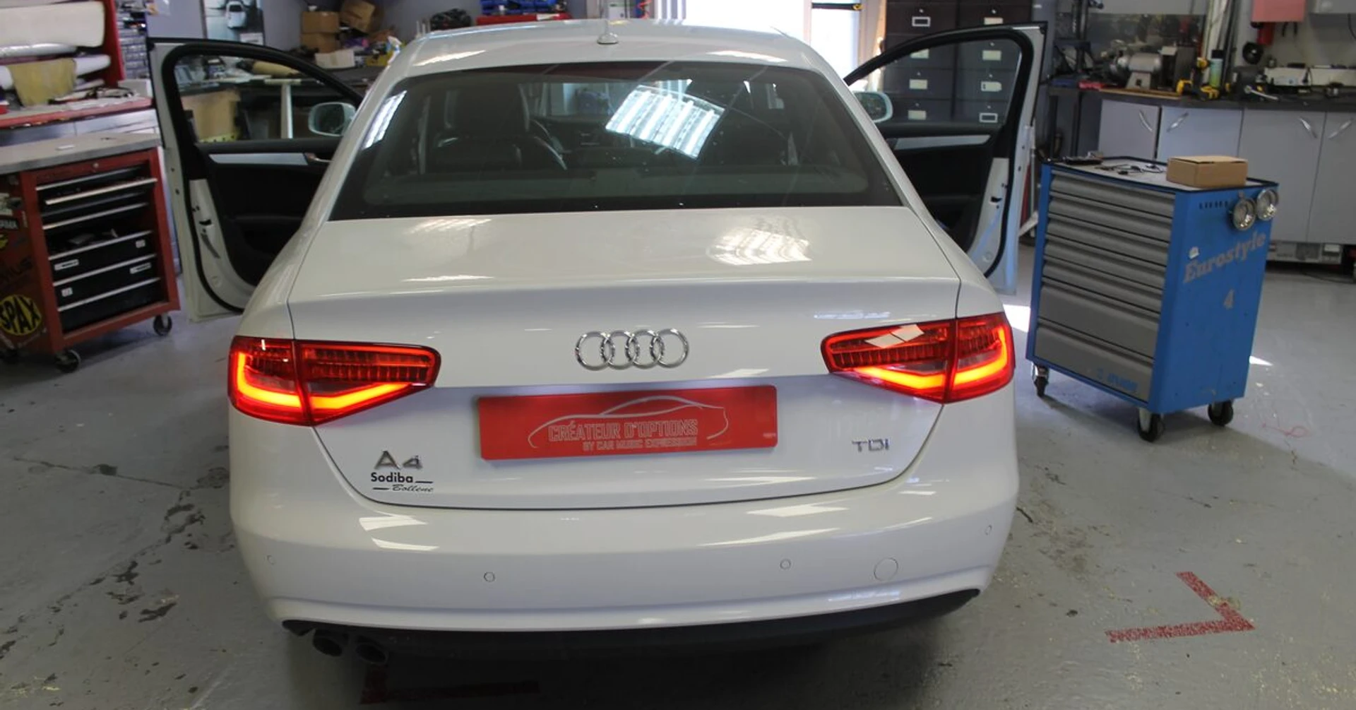 Audi A4 : caméra de recul sur l'écran MMI d'origine