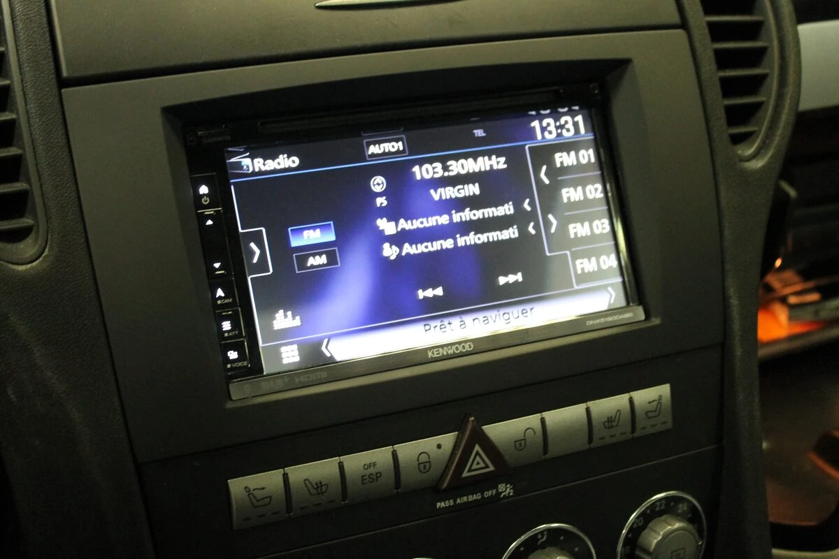 Mercedes SLK 200 : Kenwood DNX5190DAB, caméra de recul et ampli à fibre conservé