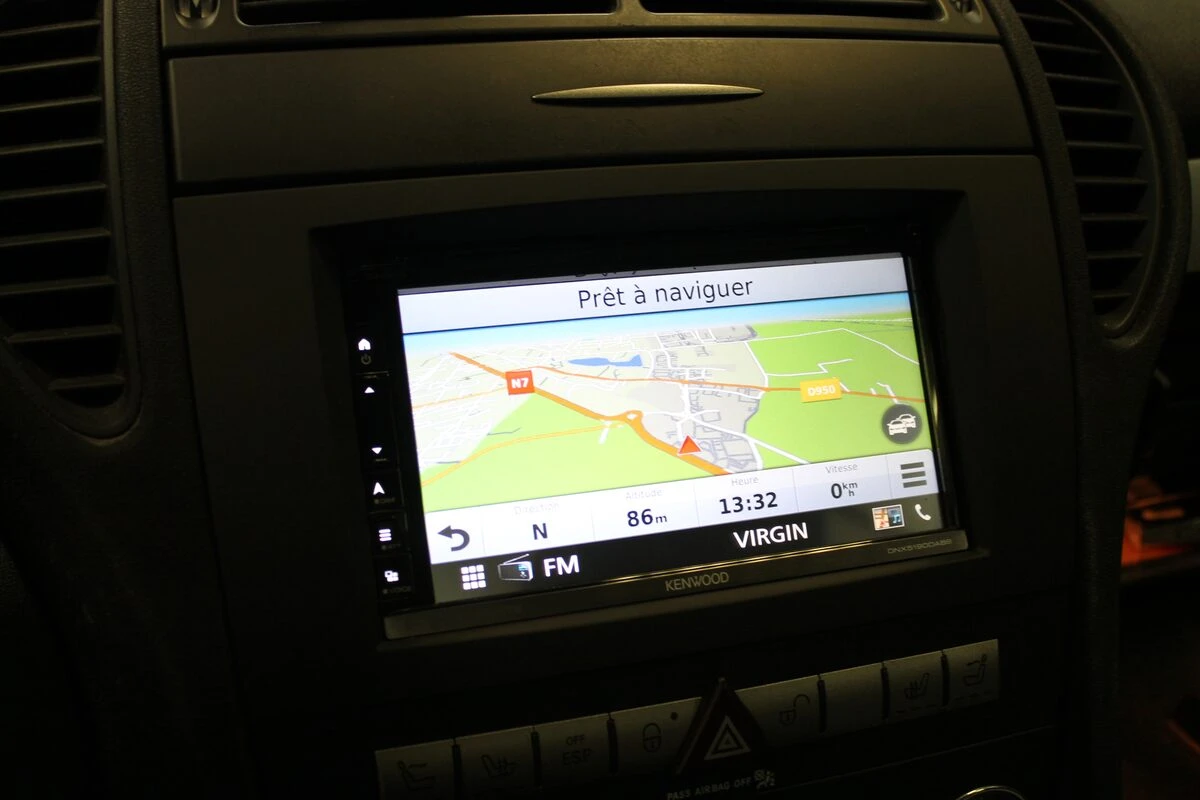 Mercedes SLK 200 : Kenwood DNX5190DAB, caméra de recul et ampli à fibre conservé