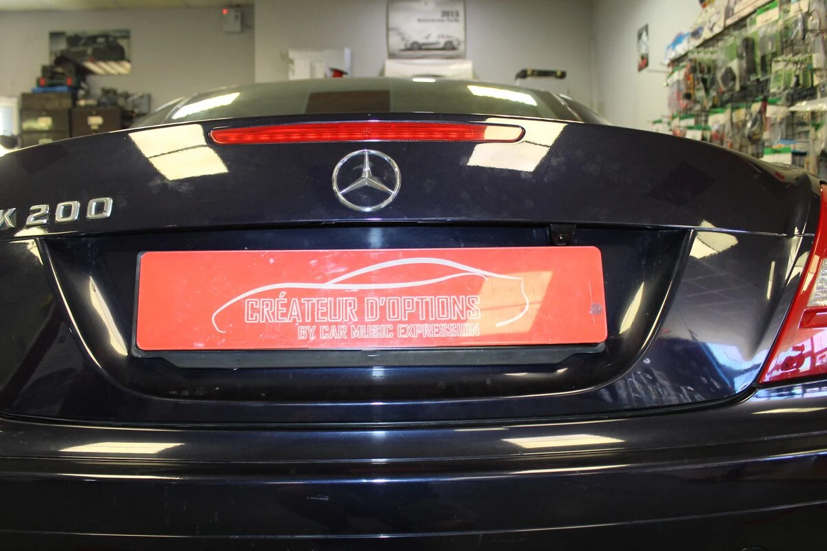 Mercedes SLK 200 : Kenwood DNX5190DAB, caméra de recul et ampli à fibre conservé