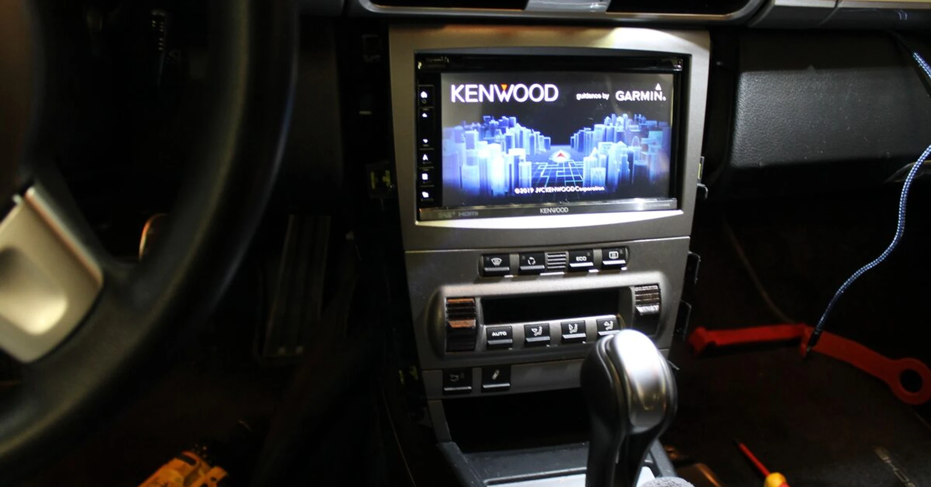 Porsche 997 Carrera 4S : Kenwood DNX5190DABS et CarPlay