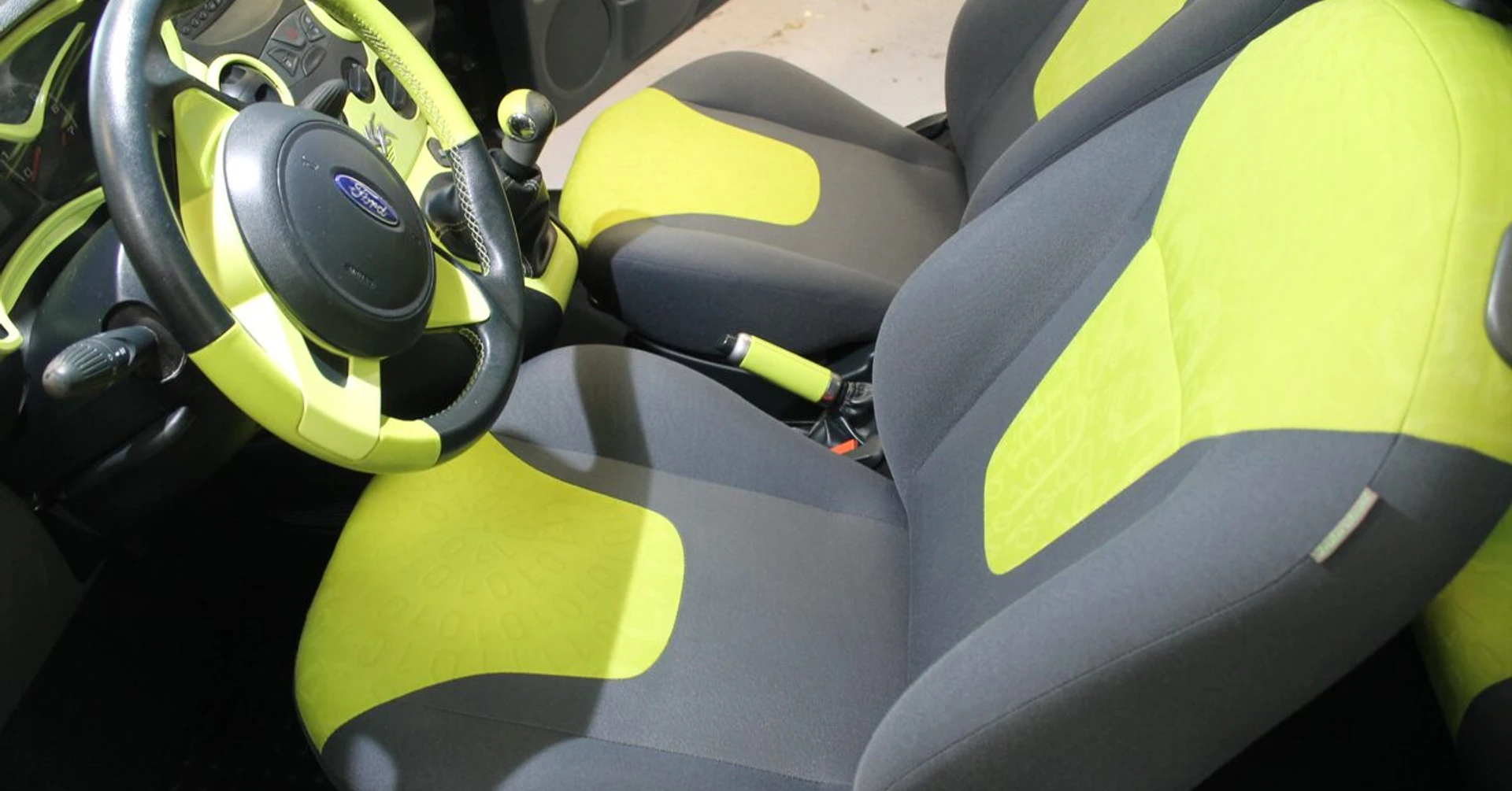 Ford Ka : nettoyage et rénovation complète de l'intérieur