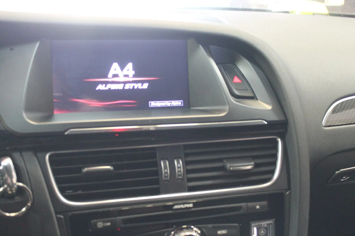 Audi RS4 : Alpine X703D-A4 avec ampli Bose conservé