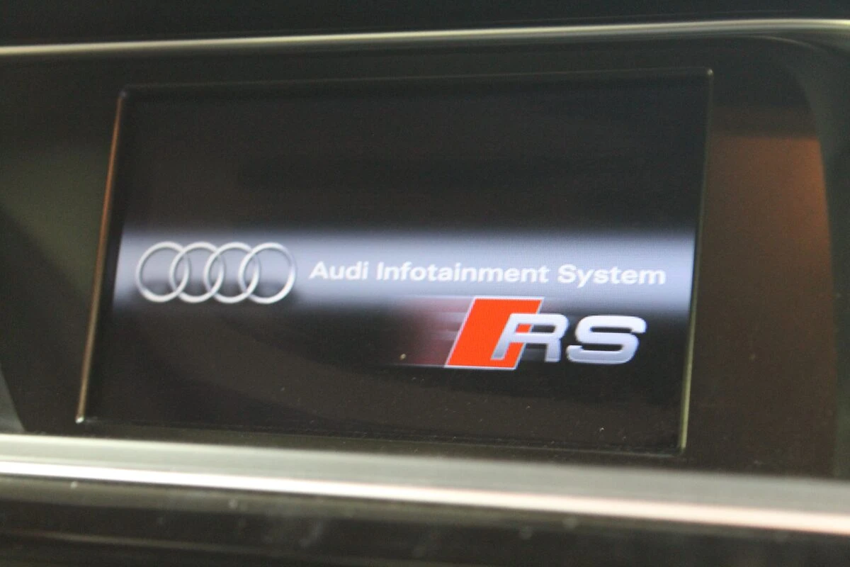 Audi RS4 : Alpine X703D-A4 avec ampli Bose conservé