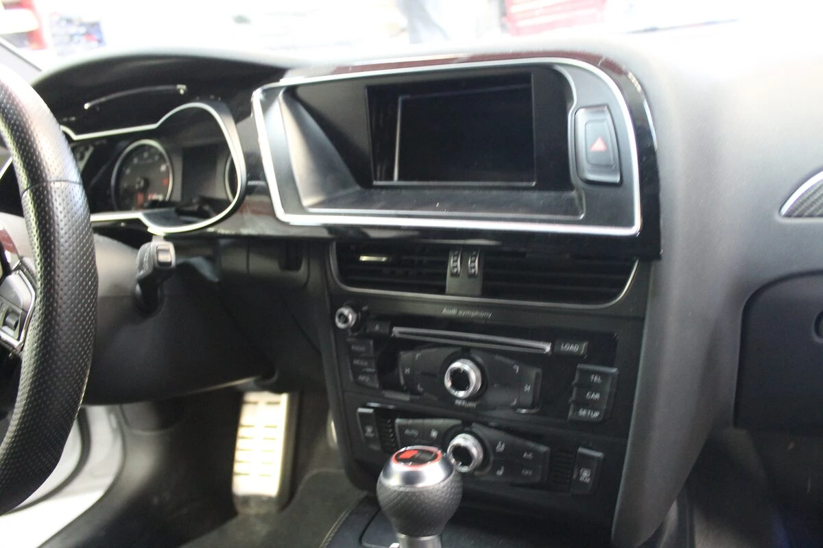 Audi RS4 : Alpine X703D-A4 avec ampli Bose conservé
