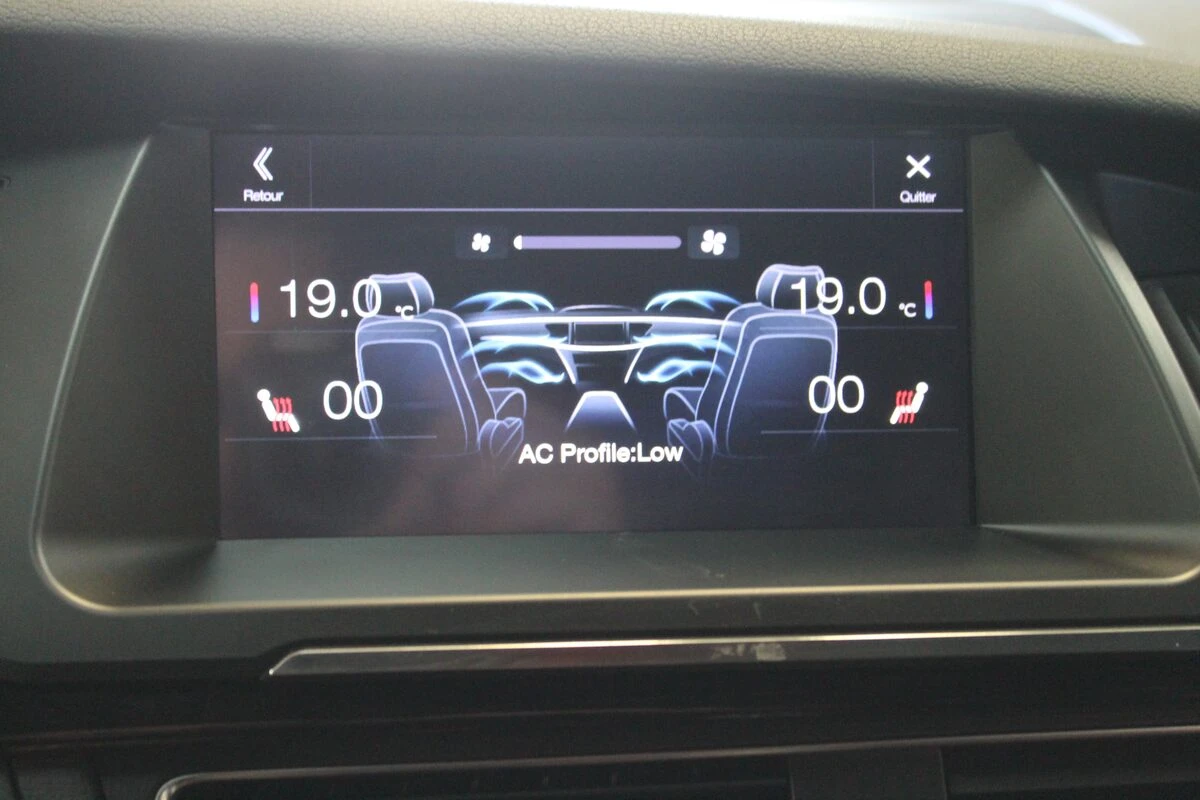 Audi RS4 : Alpine X703D-A4 avec ampli Bose conservé