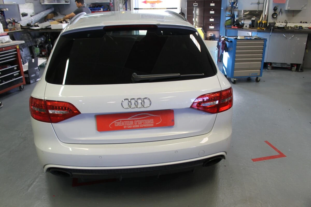 Audi RS4 : Alpine X703D-A4 avec ampli Bose conservé