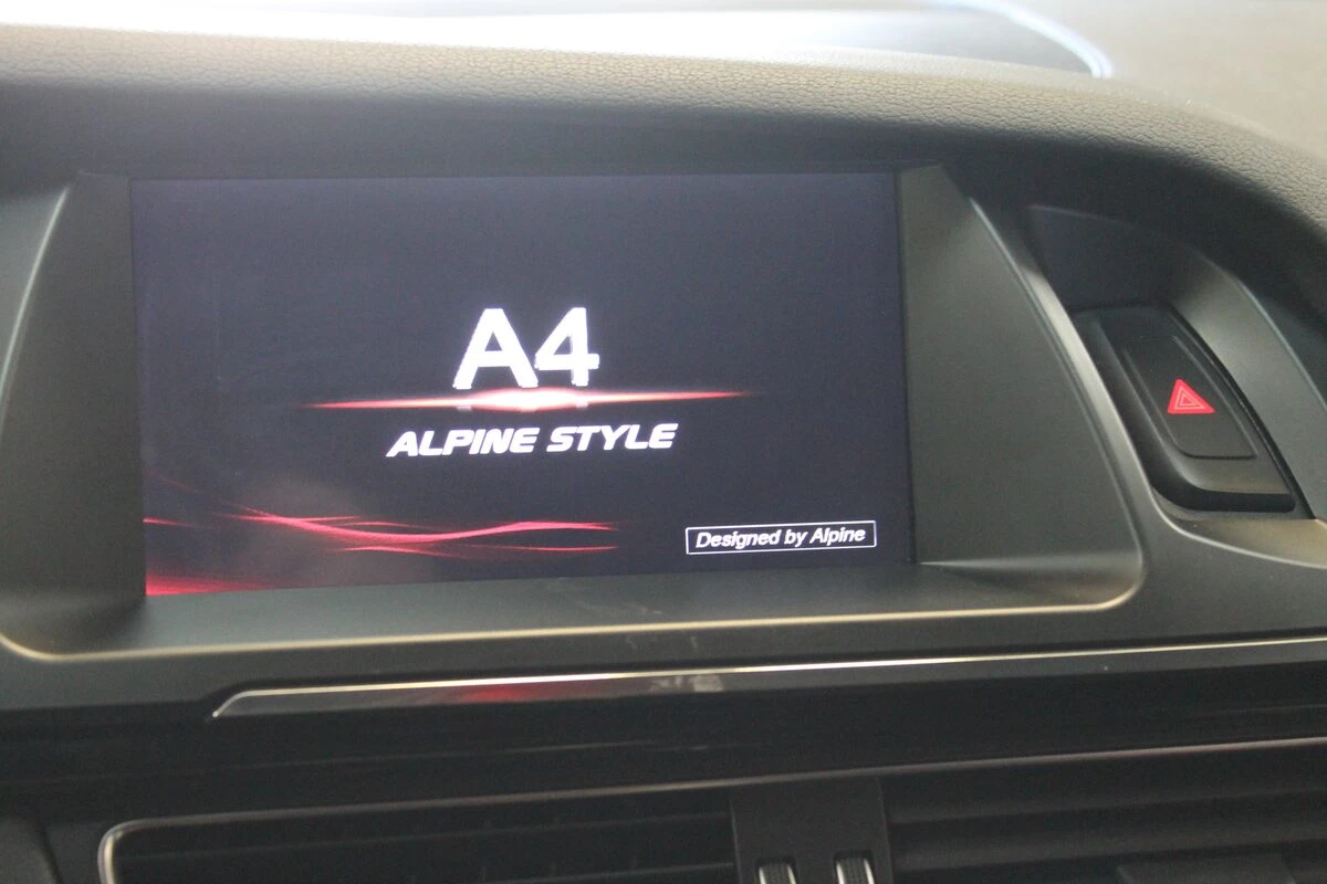 Audi RS4 : Alpine X703D-A4 avec ampli Bose conservé