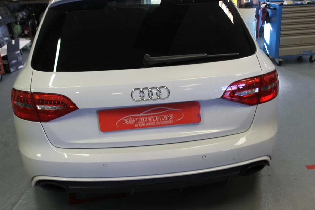 Audi RS4 : Alpine X703D-A4 avec ampli Bose conservé