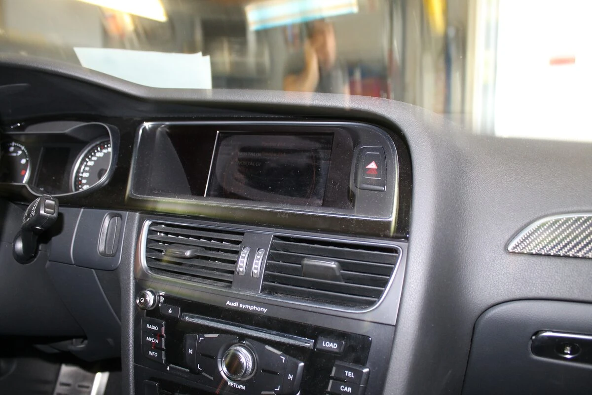 Audi RS4 : Alpine X703D-A4 avec ampli Bose conservé