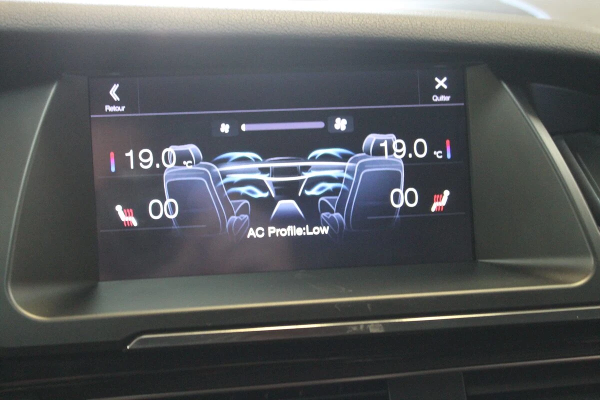 Audi RS4 : Alpine X703D-A4 avec ampli Bose conservé