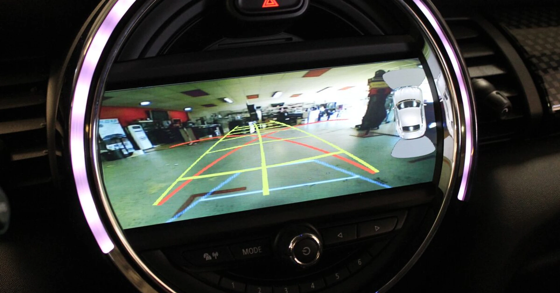 Mini Cooper S 2016 : caméra de recul et radars à l'écran