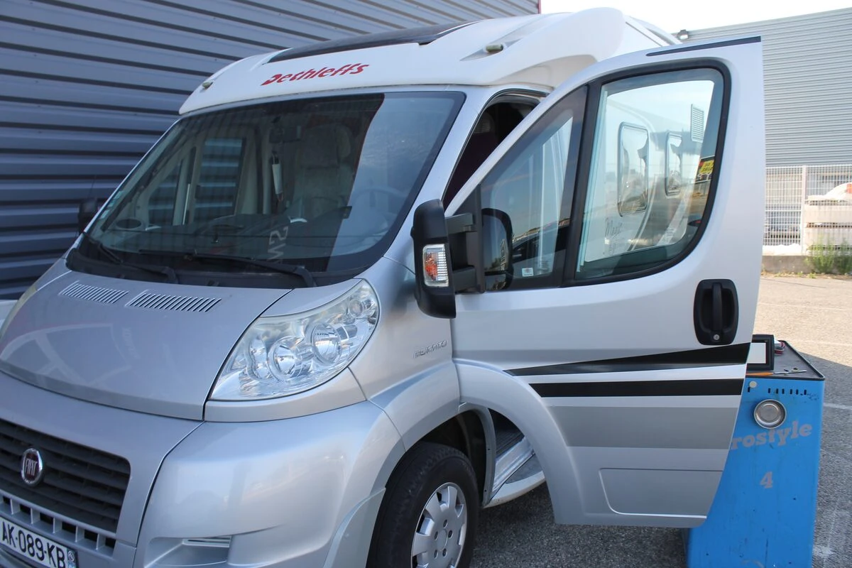 Camping-car Dethleffs sur Ducato 2019 : GPS Kenwood DNX451RVS paramétré