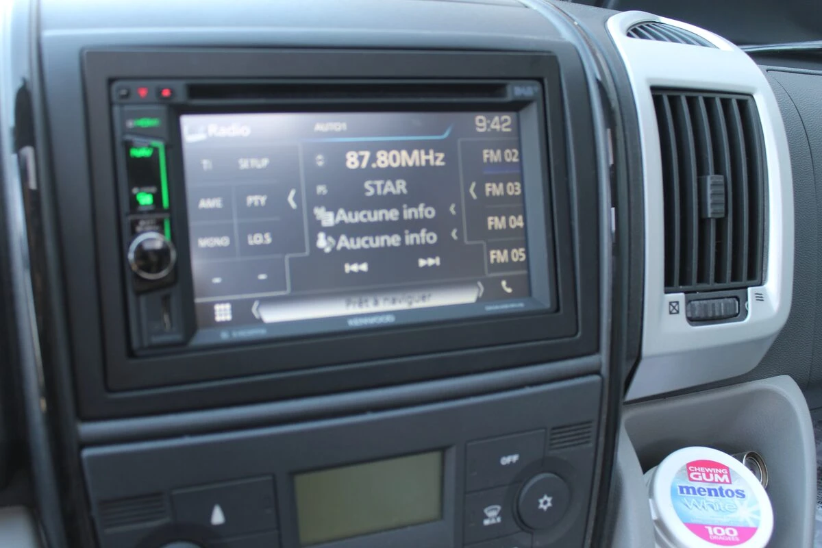 Camping-car Dethleffs sur Ducato 2019 : GPS Kenwood DNX451RVS paramétré