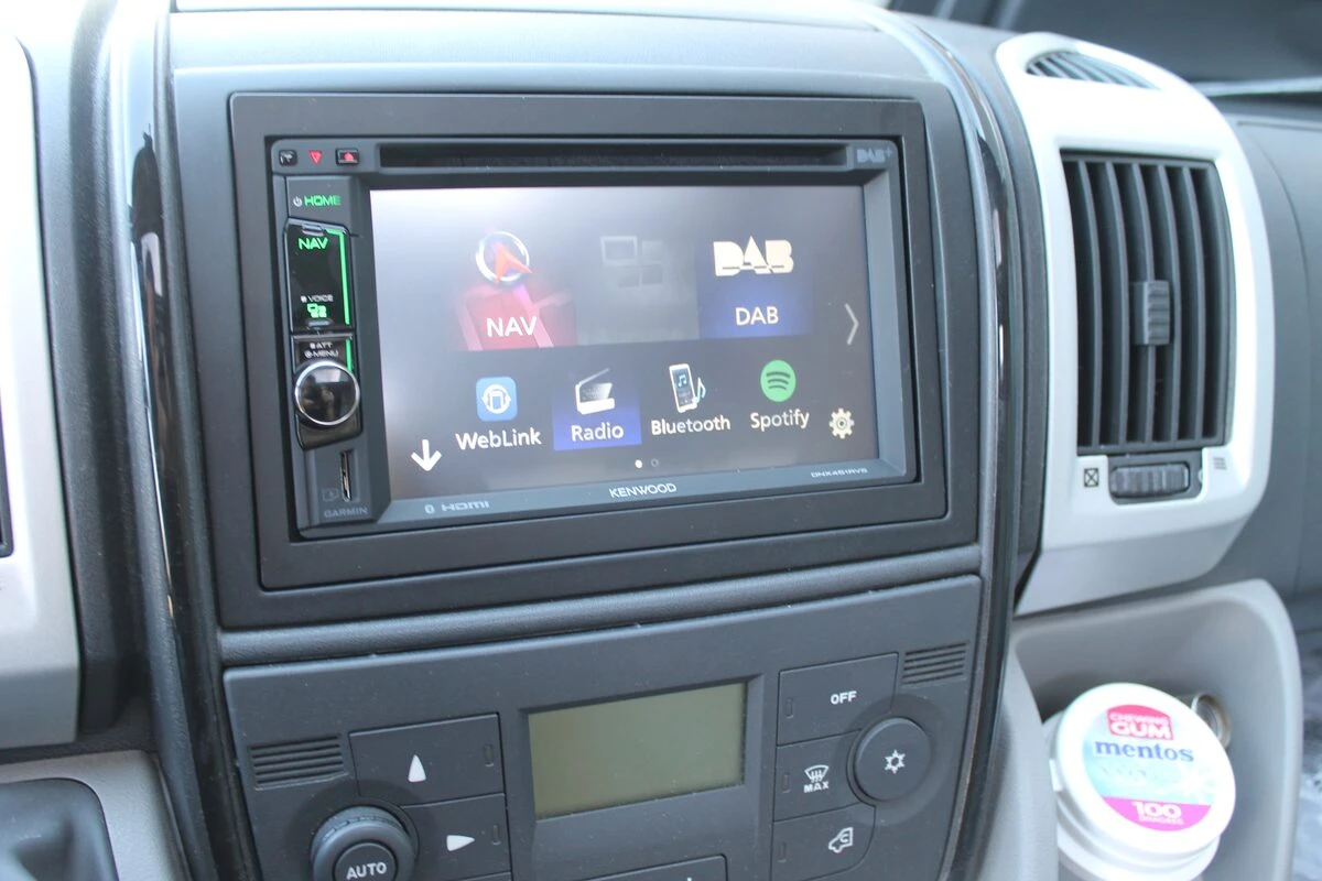 Camping-car Dethleffs sur Ducato 2019 : GPS Kenwood DNX451RVS paramétré