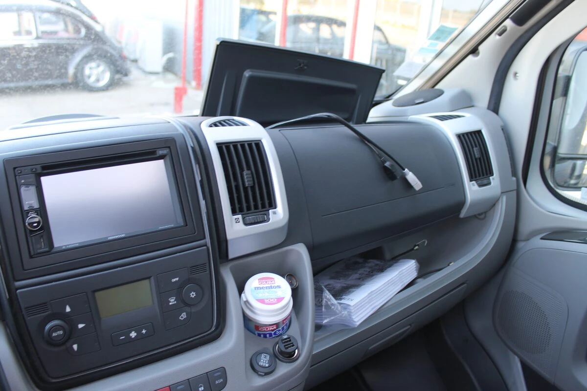 Camping-car Dethleffs sur Ducato 2019 : GPS Kenwood DNX451RVS paramétré