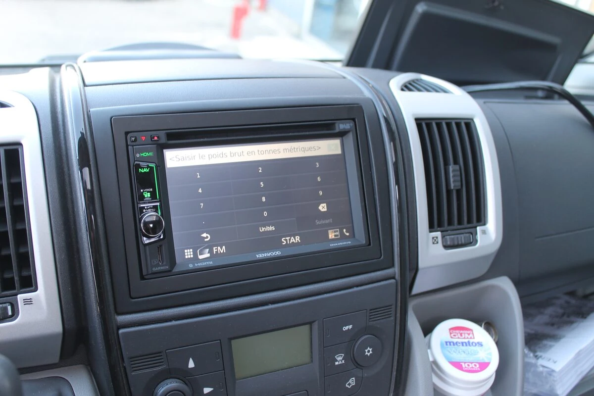 Camping-car Dethleffs sur Ducato 2019 : GPS Kenwood DNX451RVS paramétré