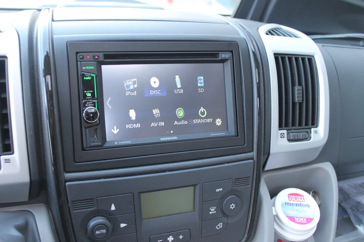 Camping-car Dethleffs sur Ducato 2019 : GPS Kenwood DNX451RVS paramétré