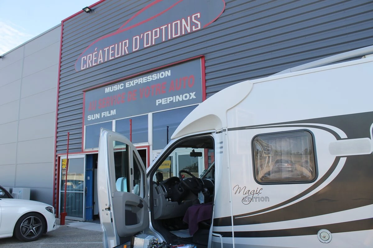 Camping-car Dethleffs sur Ducato 2019 : GPS Kenwood DNX451RVS paramétré