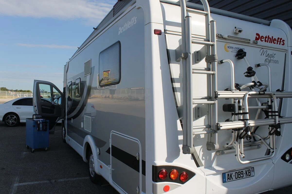 Camping-car Dethleffs sur Ducato 2019 : GPS Kenwood DNX451RVS paramétré