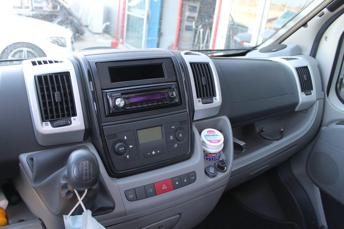 Camping-car Dethleffs sur Ducato 2019 : GPS Kenwood DNX451RVS paramétré