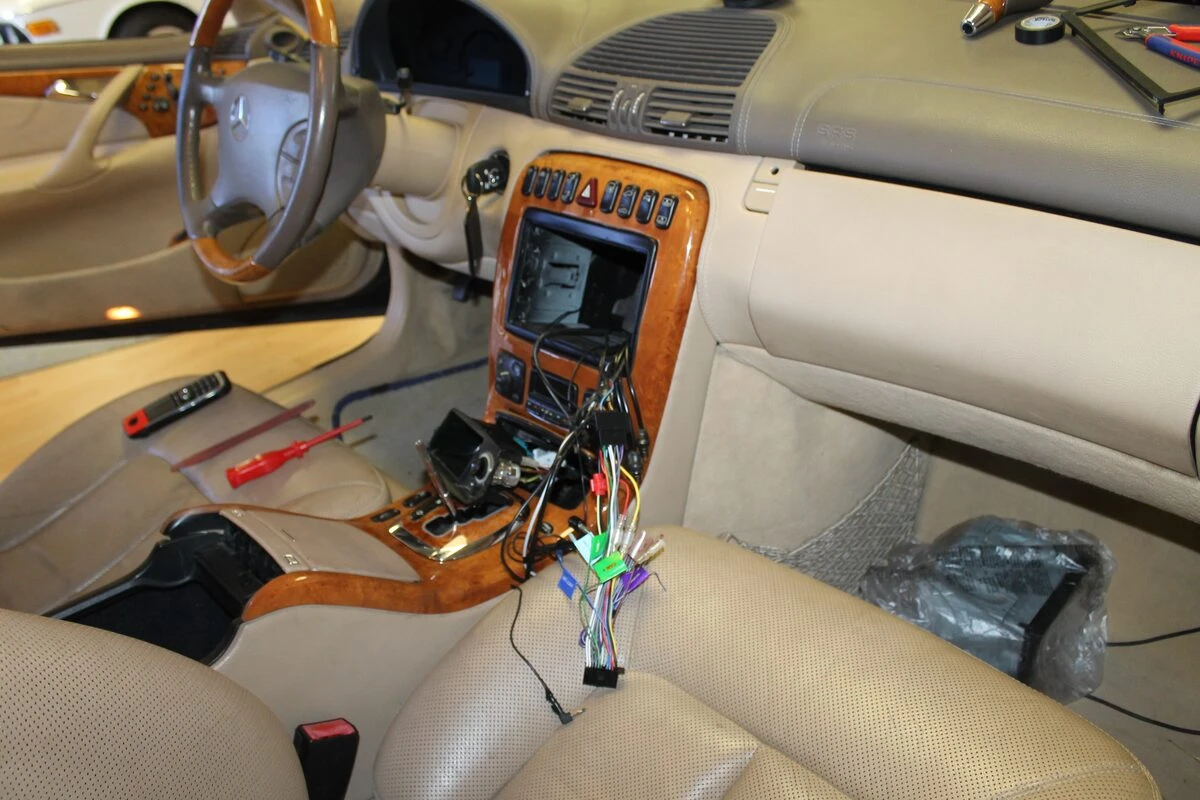 Mercedes CL500 : autoradio Kenwood sur système Bose à fibre optique