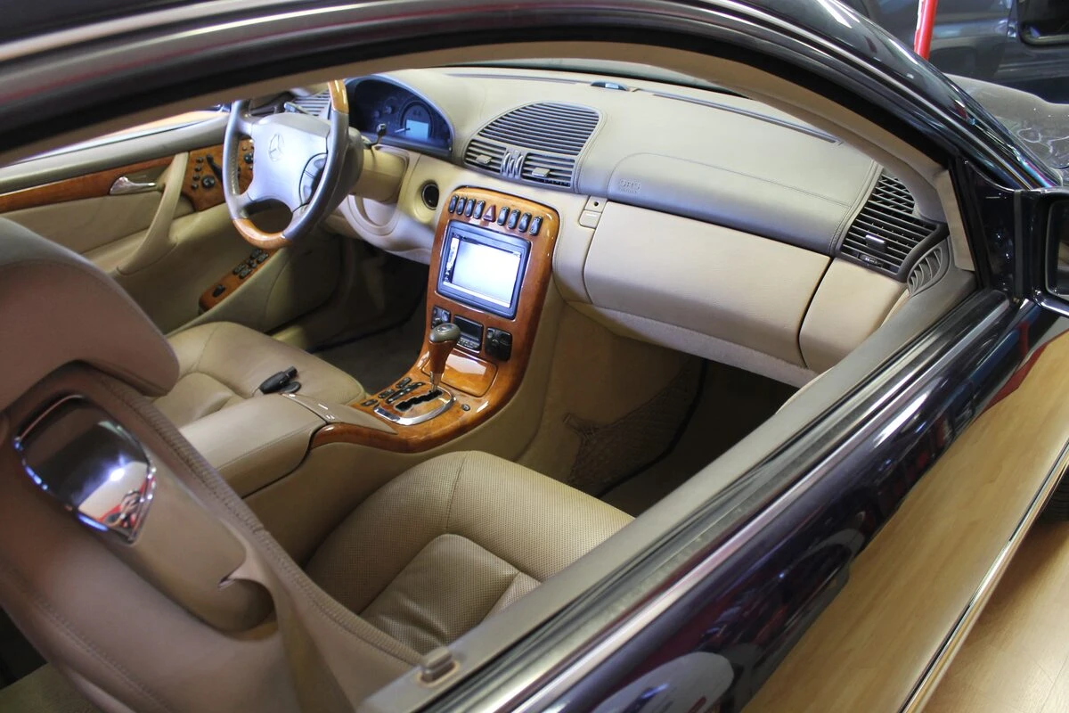 Mercedes CL500 : autoradio Kenwood sur système Bose à fibre optique