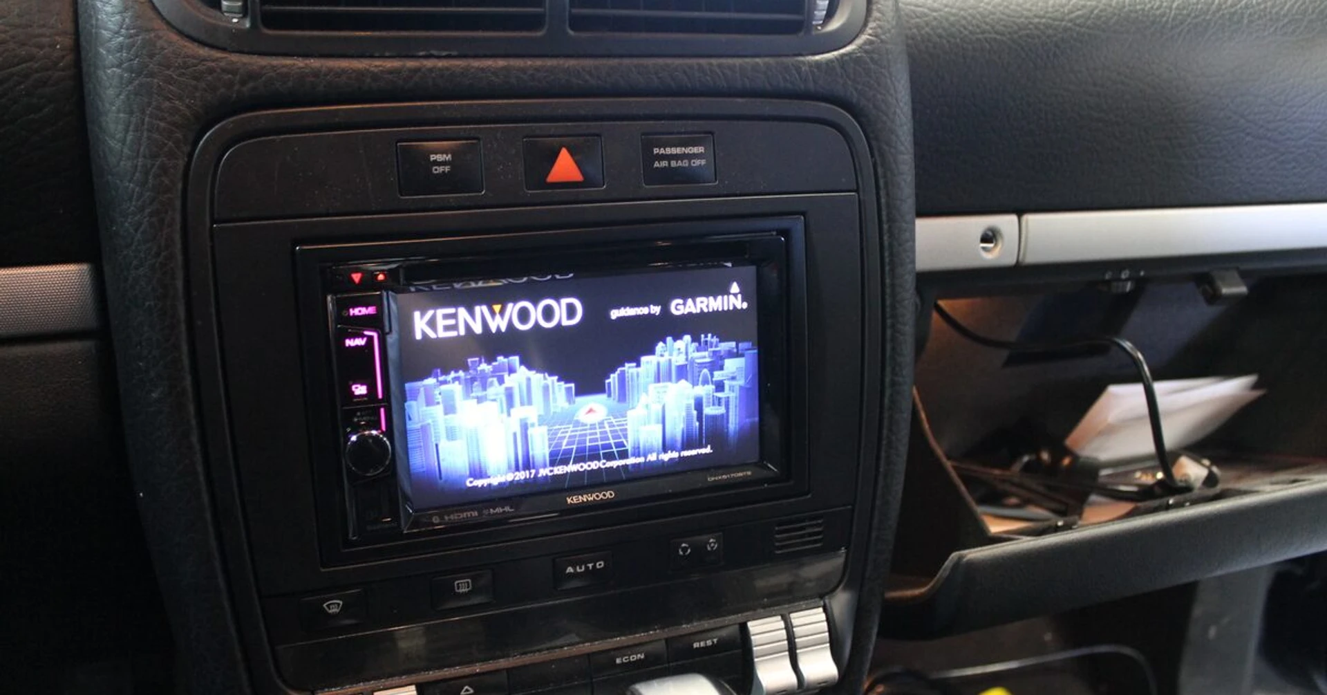 Porsche Cayenne : autoradio GPS Kenwood et caméra de recul