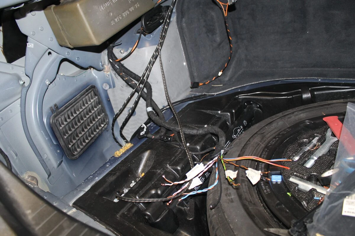 Mercedes CL500 : autoradio Kenwood sur système Bose à fibre optique