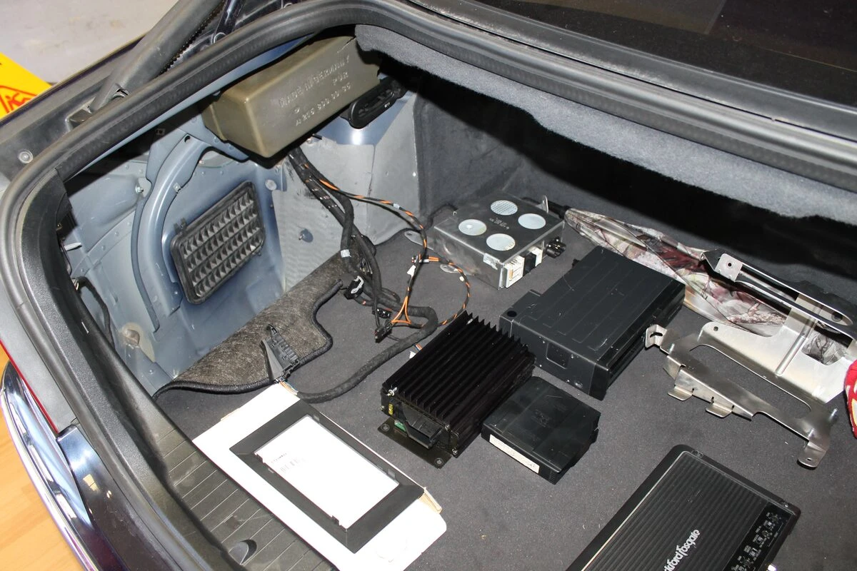 Mercedes CL500 : autoradio Kenwood sur système Bose à fibre optique