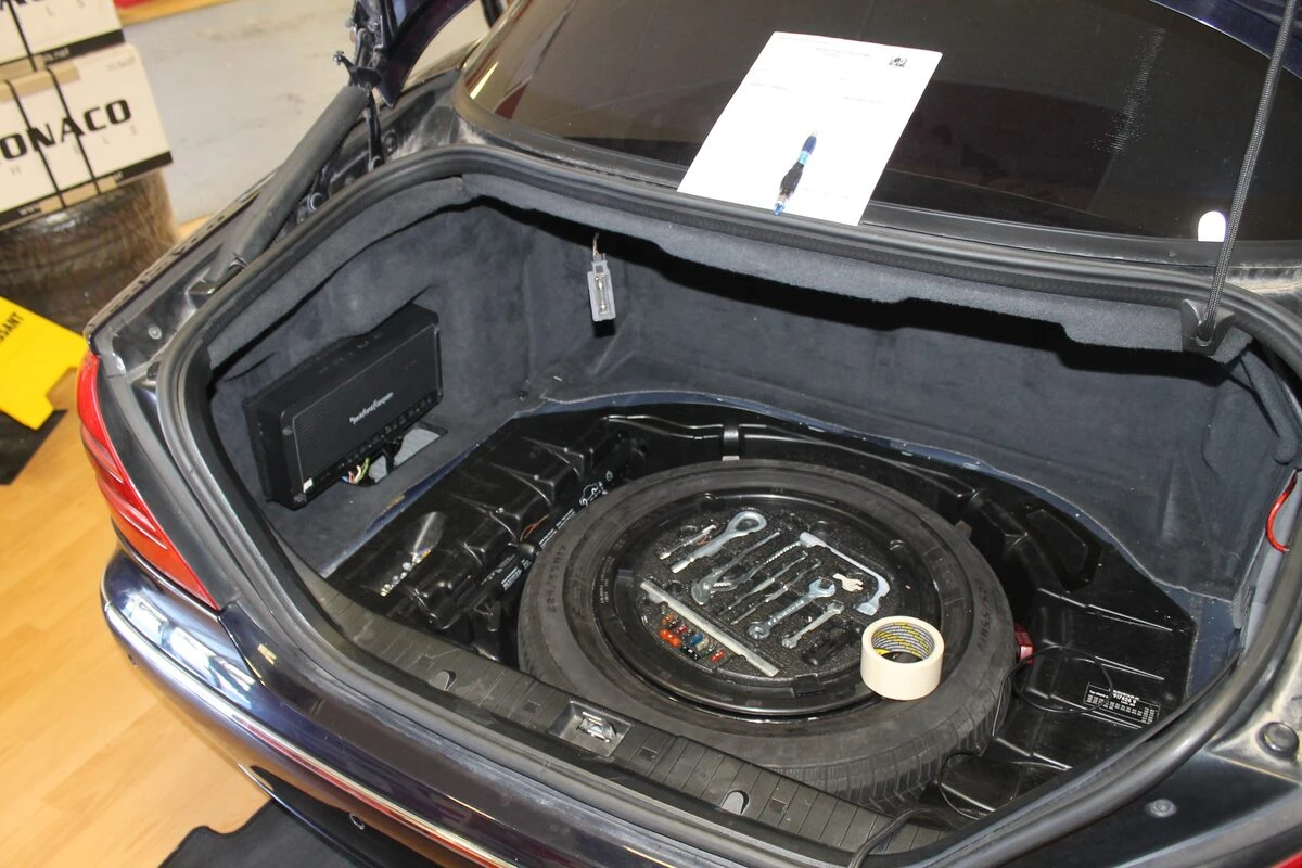 Mercedes CL500 : autoradio Kenwood sur système Bose à fibre optique