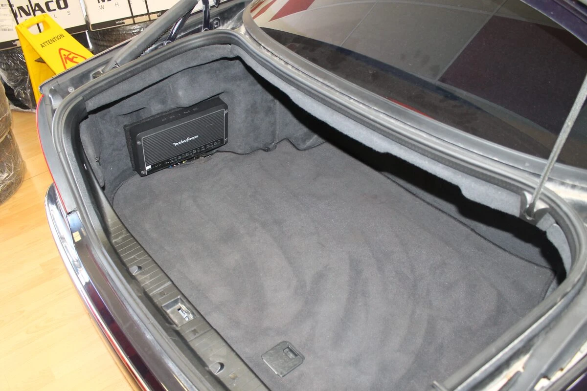 Mercedes CL500 : autoradio Kenwood sur système Bose à fibre optique