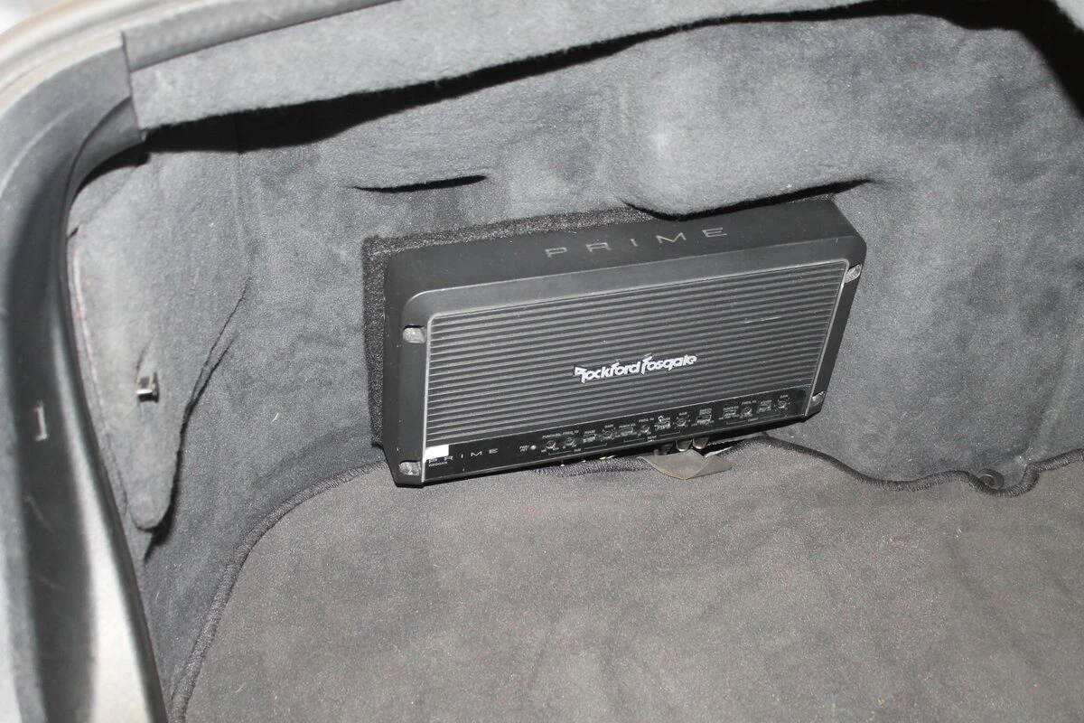 Mercedes CL500 : autoradio Kenwood sur système Bose à fibre optique