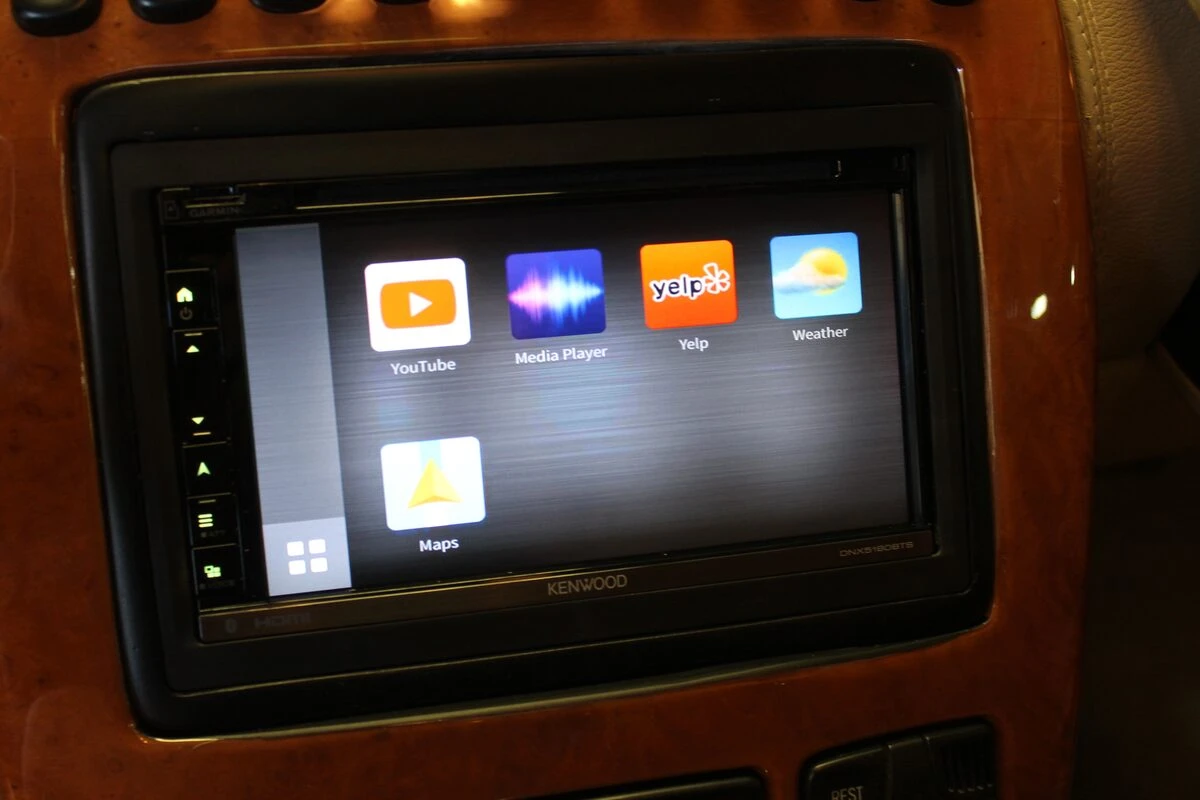 Mercedes CL500 : autoradio Kenwood sur système Bose à fibre optique