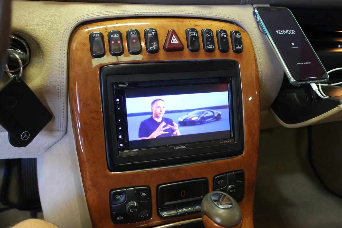 Mercedes CL500 : autoradio Kenwood sur système Bose à fibre optique