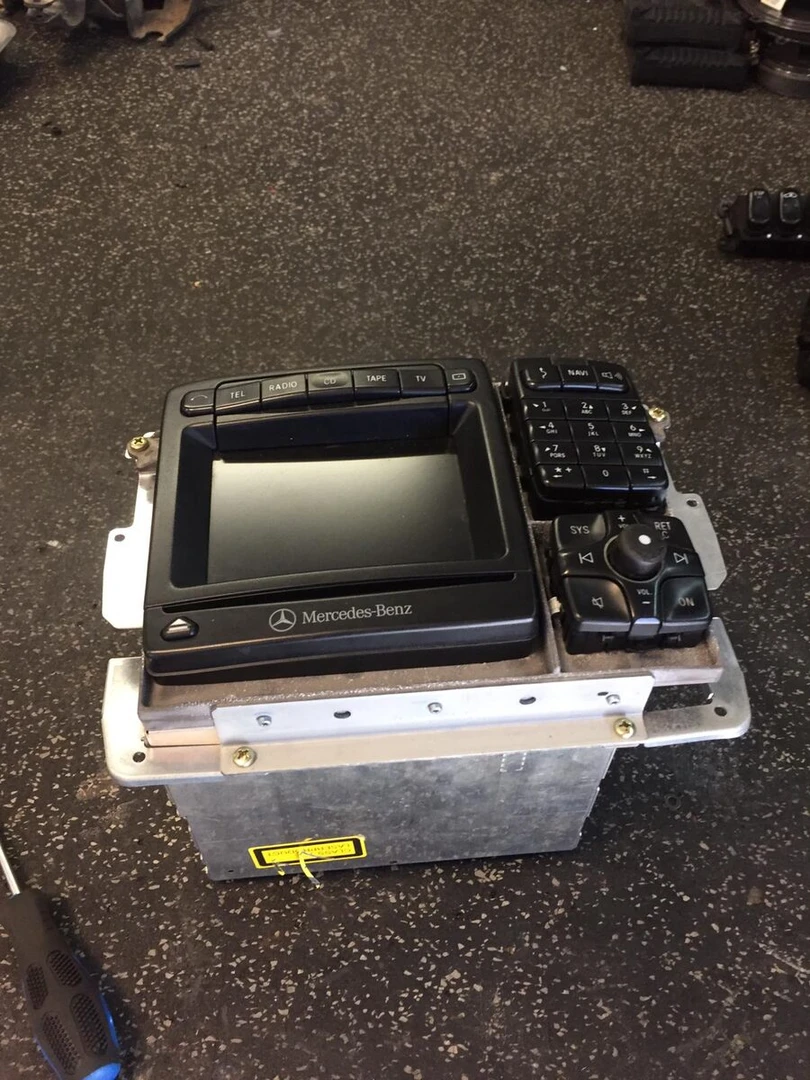 Mercedes CL500 : autoradio Kenwood sur système Bose à fibre optique