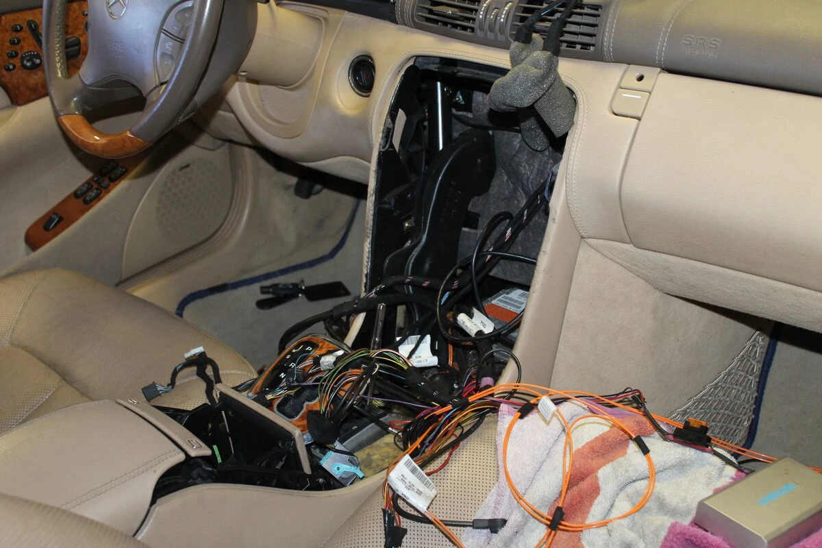 Mercedes CL500 : autoradio Kenwood sur système Bose à fibre optique