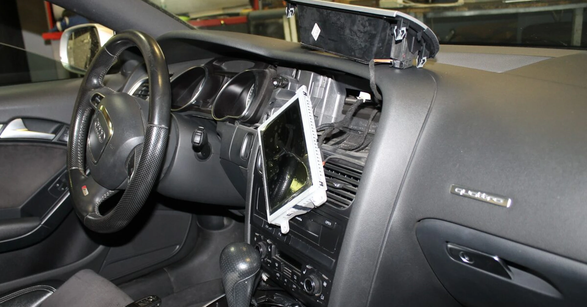 Réparation écran Audi A5 : remplacement de la dalle