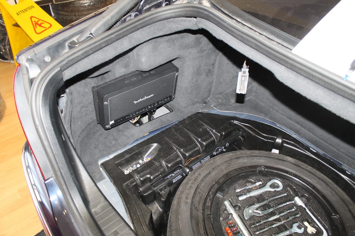 Mercedes CL500 : autoradio Kenwood sur système Bose à fibre optique